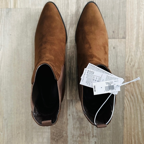 NWT HEELED BROWN CHELSEA BOOTS - Picture 2 of 4